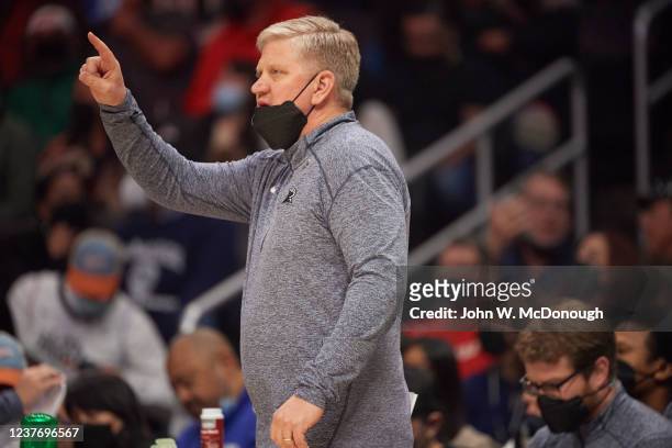 Memphis Grizzlies assistant coach Brad Jones during game vs Los Angeles Clippers at Crypto.com Arena. Los Angeles, CA 1/8/2022 CREDIT: John W....