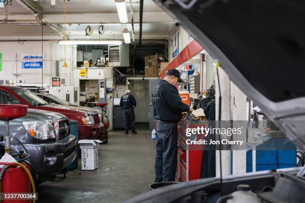 Auto Workbench Automotive Workbench Photos and Premium High Res Pictures - Getty Images