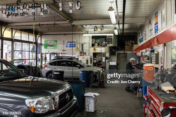 Auto Workbench Automotive Workbench Photos and Premium High Res Pictures - Getty Images