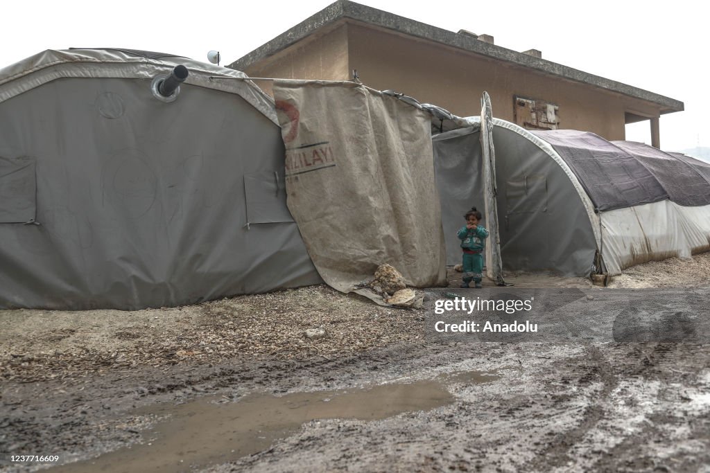 Sewage water threat to the health of settlers in camps in Idlib