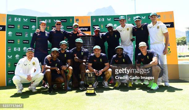 Dean Elgar and team mates of South Africa hoist the Freedom trophy after the match and the test series 2-1 during day 4 of the 3rd Betway WTC Test...