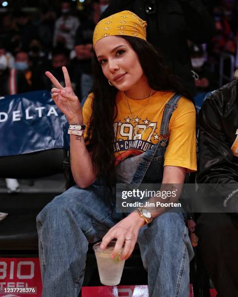 Singer, Halsey attends a game between the Houston Rockets and Los Angeles Lakers on October 31, 2021 at STAPLES Center in Los Angeles, California....