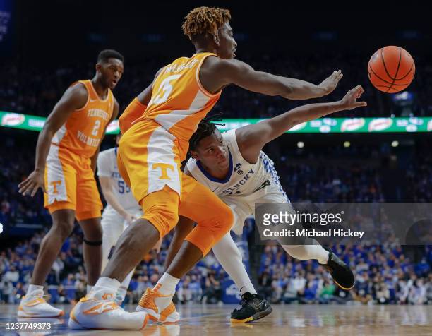 Jahmai Mashack of the Tennessee Volunteers closely guards and knocks the ball away as Sahvir Wheeler of the Kentucky Wildcats drives to the basket...