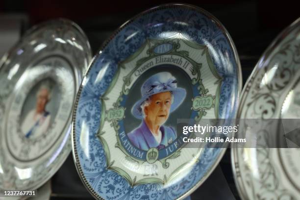 Platinum jubilee souvenir plate featuring an image of Queen Elizabeth II is displayed in a shop on January 16, 2022 in London, England. On Thursday,...