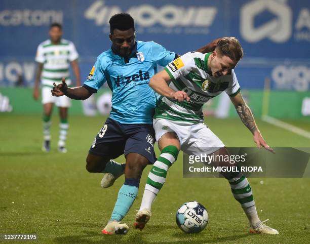 DFC Vizela's Ghanaian midfielder Francis Cann vies with Sporting Lisbon's Portuguese forward Nuno Santos ring the Portuguese league football match...