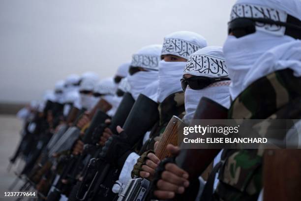Talib Guard Taliban Photos and Premium High Res Pictures - Getty Images