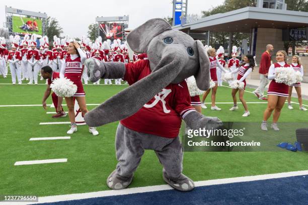 Alabama mascot Big Al during the Goodyear Cotton Bowl CFP Semifinal college football game between the Alabama Crimson Tide and the Cincinnati...