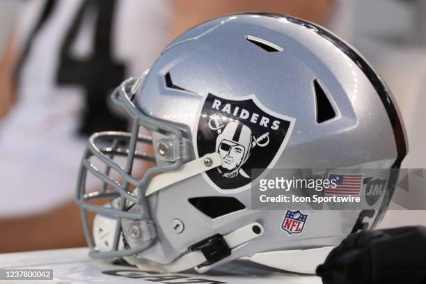 1,919 Oakland Raiders Helmet Stock Photos, High-Res Pictures, and Images -  Getty Images
