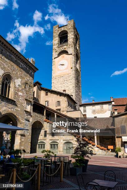 The tower Campanone, behind the wall of Palazzo del Podestà, seen from Piazza Vecchia. Left the Palazzo della Ragione.