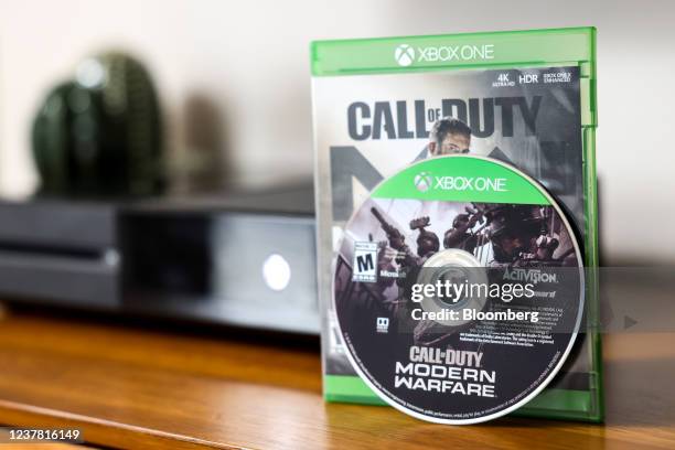 Cod Xbox Console 749 Call Of Duty Modern Warfare Stock Photos, High-Res Pictures, and ...