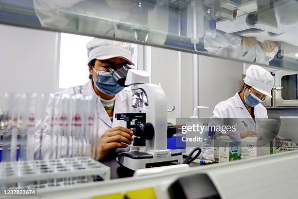 Food Sample Testing Store Food Sample Testing Photos and Premium High Res Pictures - Getty Images
