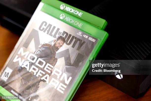 Cod Xbox Console Call Of Duty Modern Warfare Photos and Premium High Res Pictures ...