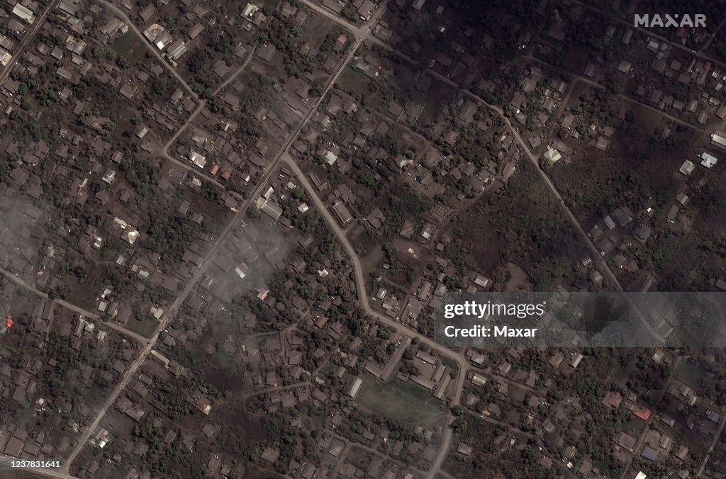 Satellite Images Show Tongatapu Island Before/After Volcano Eruption In Tonga