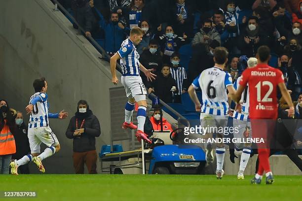 Real Sociedad's Norwegian forward Alexander Sorloth celebrates after scoring his team's second goal during the Copa del Rey round of 16 first leg...