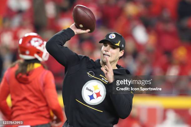 Pittsburgh Steelers quarterback Mason Rudolph throws a pass before an AFC wild card playoff game between the Pittsburgh Steelers and Kansas City...