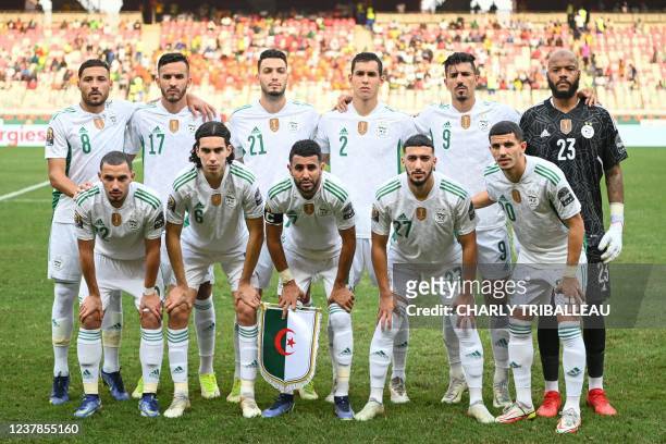 Algeria players pose for a team photo during the Group E Africa Cup of Nations 2021 football match between Ivory Coast and Algeria at Stade de Japoma...