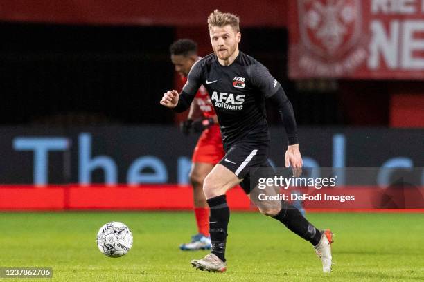 Fredrik Midtsjo of AZ Alkmaar Controls the ball during the Dutch KNVB Cup Round of Sixteen match between FC Twente - AZ Alkmaar at De Grolsch Veste...