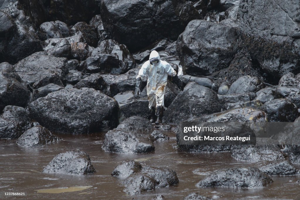 Peruvian Coast Affected By Oil Spill Caused by Tonga Volcano