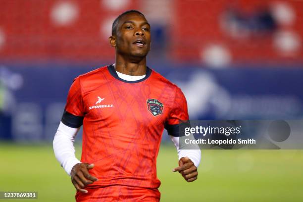 Fabian Castillo of FC Juarez warms up prior the 3rd round match between Atletico San Luis and FC Juarez as part of the Torneo Grita Mexico C22 Liga...