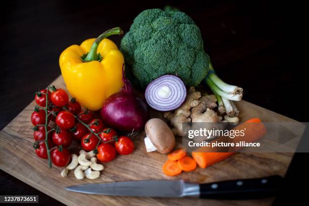 January 2022, Bremen: ILLUSTRATION - Ingredients for a vegan dish are on a board. Photo: Sina Schuldt/dpa