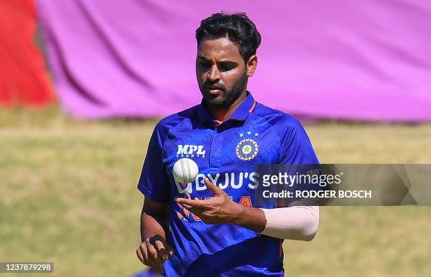 India's Bhuvneshwar Kumar prepares to bowl during the second one-day international cricket match between South Africa and India at Boland Park in...
