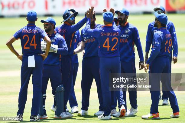 Jasprit Bumrah and team mates of India celebrate the wicket of Quinton de Kock of South Africa during the 3rd Betway One Day International match...