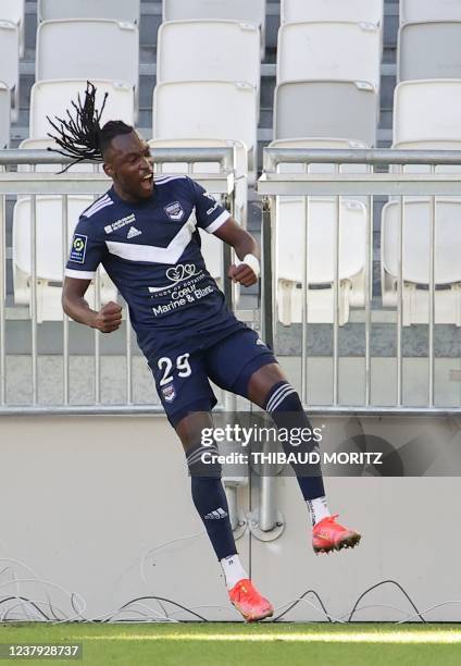 Bordeaux' Honduran forward Alberth Elis celebrates after scoring a goal during the French L1 football match between Girondins de Bordeaux and...