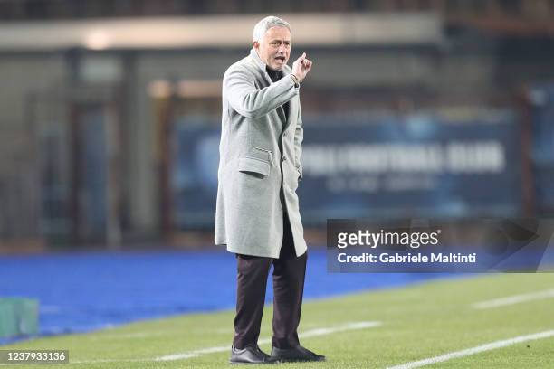 José Mário dos Santos Félix Mourinho manager of AS Roma shouts instructions to his players during the Serie A match between Empoli FC and AS Roma at...
