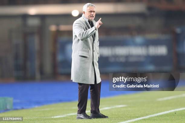 José Mário dos Santos Félix Mourinho manager of AS Roma shouts instructions to his players during the Serie A match between Empoli FC and AS Roma at...