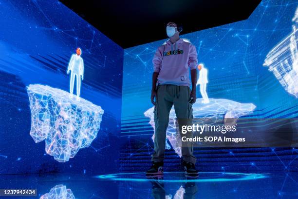 Kid creates his Avatar at FITUR. HELIXA Experience Center is the technological and artistic installation in the heart of the FITUR fair. It will be...