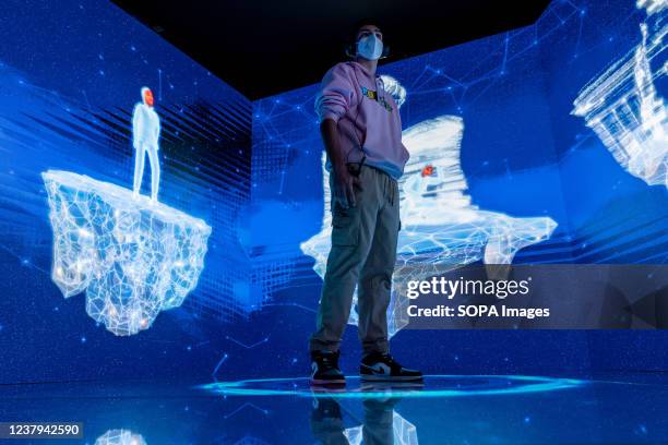 Kid creates his Avatar at FITUR. HELIXA Experience Center is the technological and artistic installation in the heart of the FITUR fair. It will be...