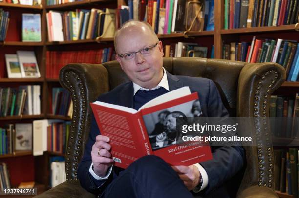 January 2022, Schleswig-Holstein, Flensburg: Stefan Seidler , the only member of the Bundestag of the Südschleswigsche Wählerverband, reads a book in...