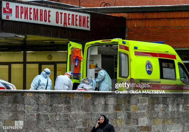 Medical staff carry out from an ambulance a person at the Covid-19 infected patients section at the Pokrovskaya hospital in Saint Petersburg on...