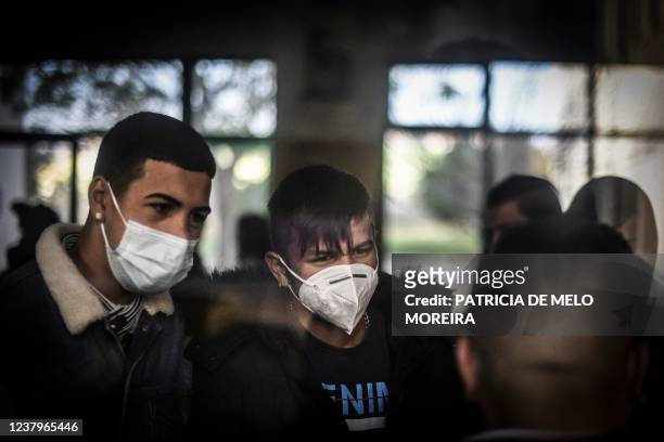 Students from the Roma community, arrive at school in Sao Joao da Talha, Loures, on January 11, 2022. - The members of the Techari association that...