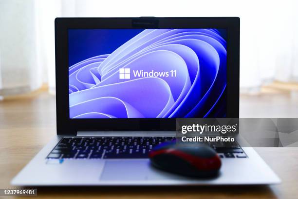 Computer Imageith Windows 11 4,295 Windows 11 Photos & High Res Pictures - Getty Images