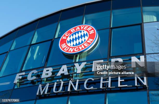 January 2022, Bavaria, Munich: The logo of FC Bayern Munich can be seen on the club grounds on Säbener Straße. Fans in Bavaria are allowed back into...