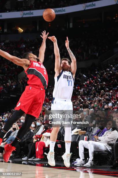 Luka Doncic of the Dallas Mavericks shoots a three point basket during the game against the Portland Trail Blazers on January 26, 2022 at the Moda...