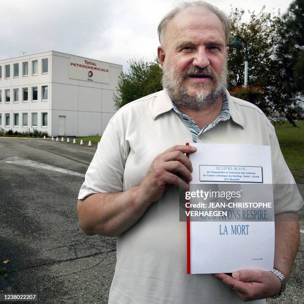 Marcel Nicolaus, 61 ans, responsable des retraités CFDT de la plate-forme pétrochimique de Carling et défenseur des victimes de l'amiante, présente...