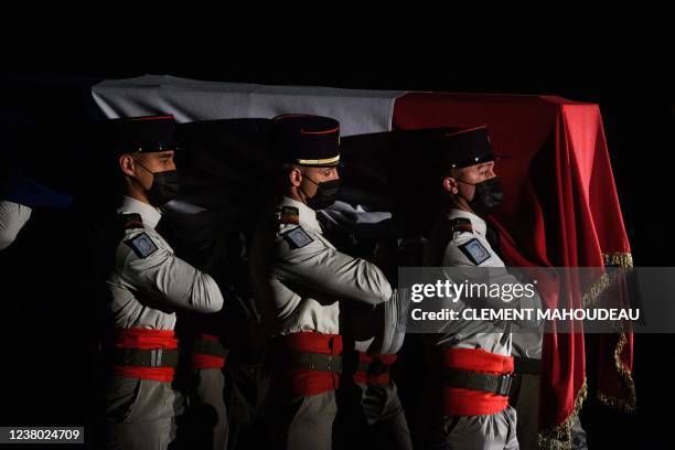 French Army 54th artillery regiment soldiers carry the coffin of French brigadier-chief Alexandre Martin killed in Mali by a mortar shells attack of...