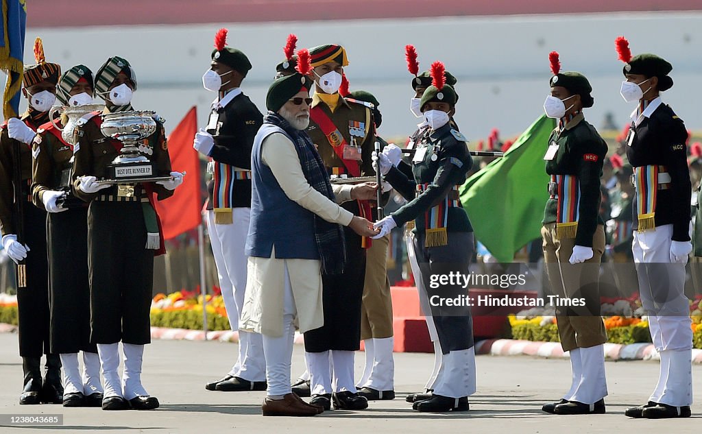 Prime Minister Narendra Modi present award to a National Cadet Corps ...