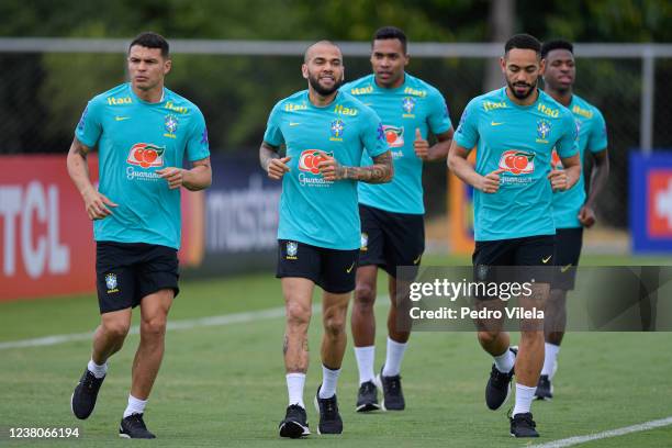 Casemiro, Alex Sandro, Dani Alves, Matheus Cunha and Vinícius Júnior of Brazil run during training at Toca da Raposa II on January 29, 2022 in Belo...