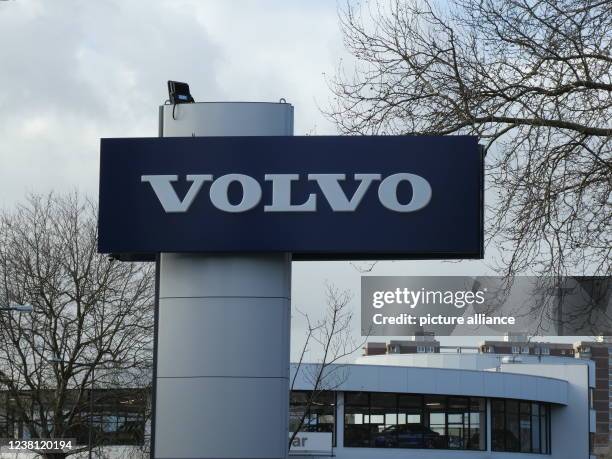 January 2022, North Rhine-Westphalia, Cologne: Logo, lettering of the car manufacturer VOLVO Photo: Horst Galuschka/dpa