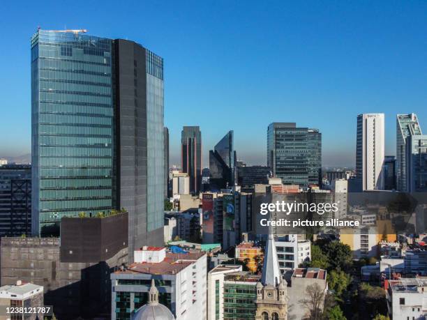 February 2022, Mexico, Mexiko-Stadt: View of the center of Mexico City, home to more than 9 million people with a population density of 6,163.3...