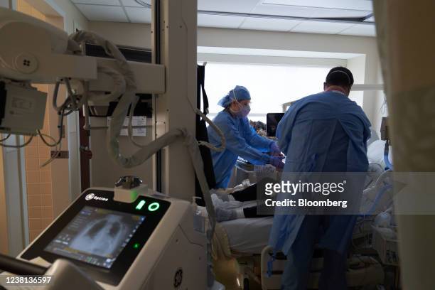 Ray technicians take a chest x-ray of an unvaccinated Covid-19 patient on the Intensive Care Unit floor at Hartford Hospital in Hartford,...