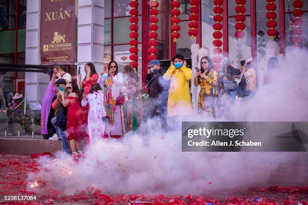 Exploding Firecracker Photos and Premium High Res Pictures - Getty Images
