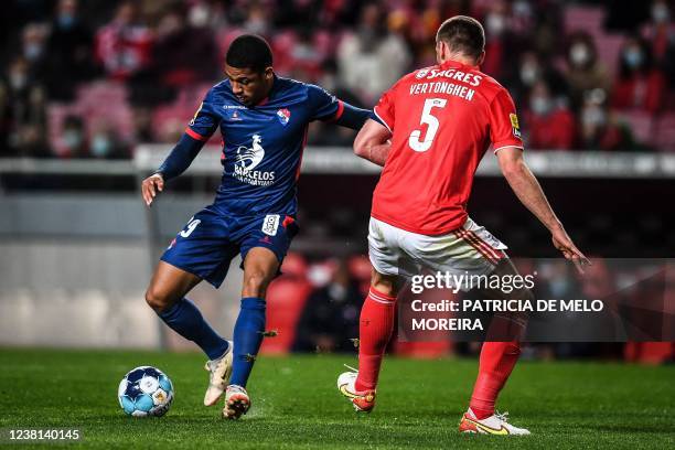 Gil Vicente's Brazilian forward Samuel Lino kicks the ball and scores during the Portuguese league football match between SL Benfica and Gil Vicente...