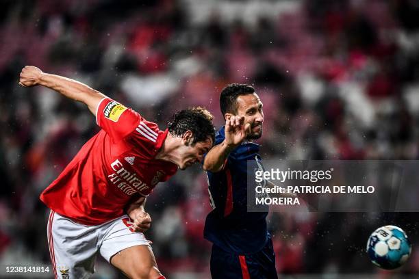 Benfica's Portuguese midfielder Paulo Bernardo heads the ball with Gil Vicente's Portuguese defender Ruben Fernandes during the Portuguese league...