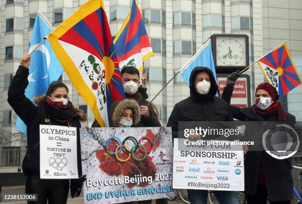 February 2022, Berlin: People protest in front of the Chinese Embassy against the Beijing Olympics and demand freedom for Hong Kong and Tibet. Photo:...