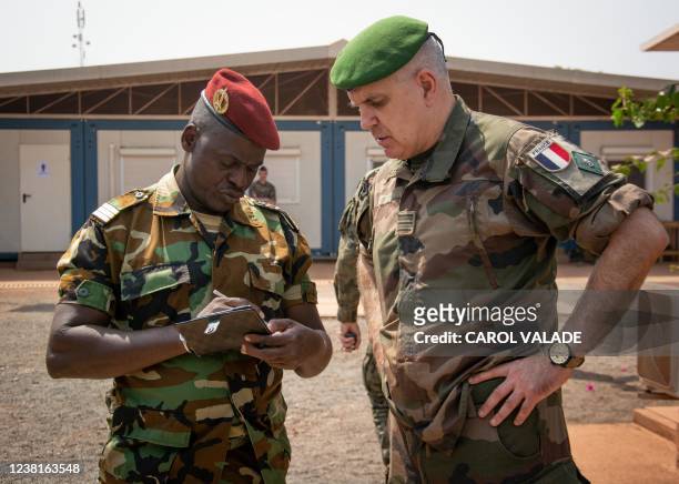 Central african captain Firmin Amoulo talks with the French Army Lieutenant-colonel Frederic Daguillon from the European training mission EUTM during...