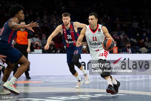 Kostas Sloukas, #11 of Olympiacos Piraeus in action during the Turkish Airlines EuroLeague match between Bitci Baskonia Vitoria Gasteiz and...